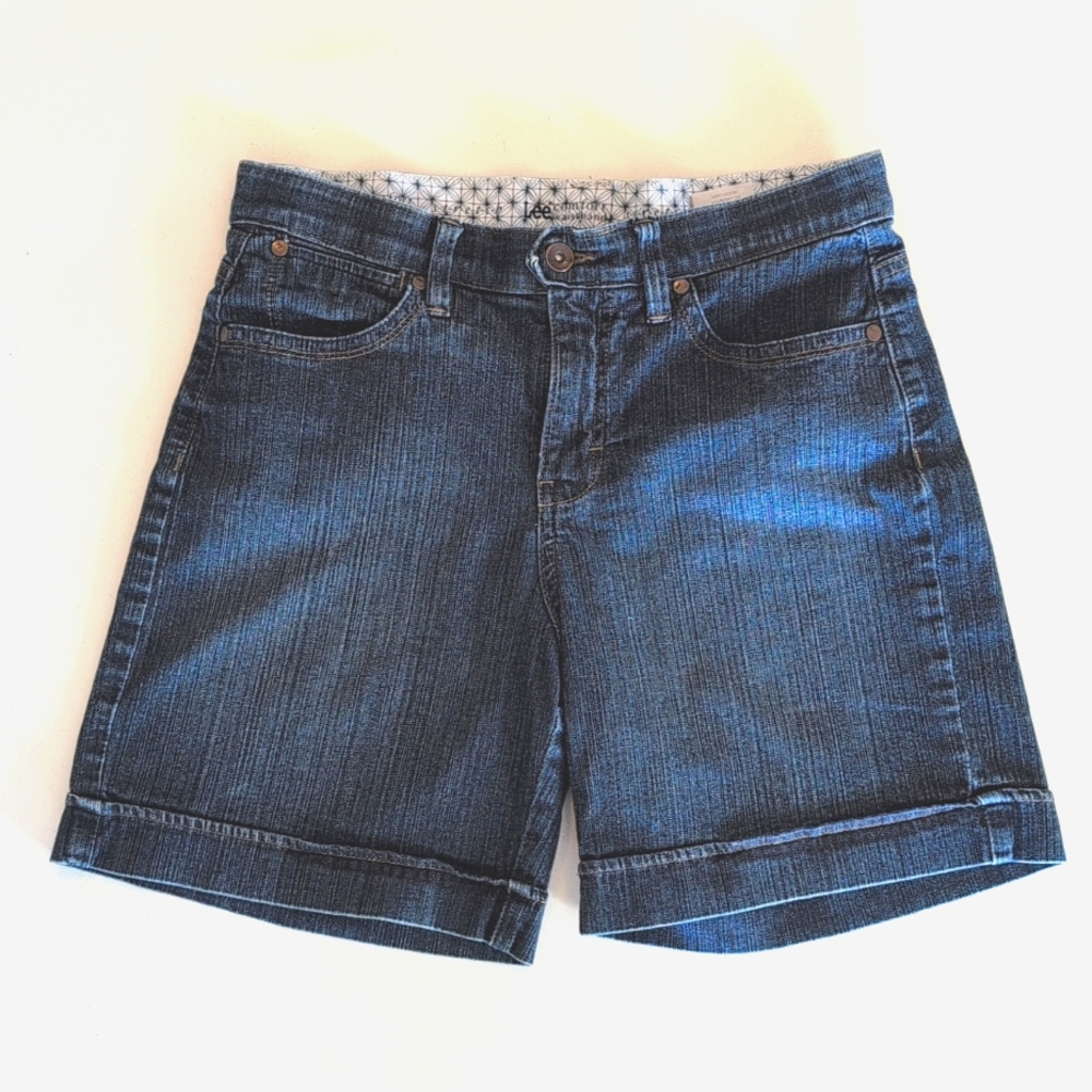 Vintage Y2K Lee Comfort Waistband Cotton Jean Shorts. Size 8, Medium